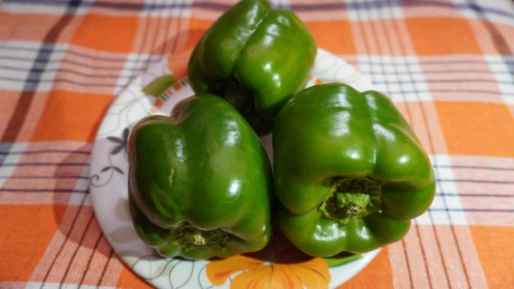 Storing whole bell peppers