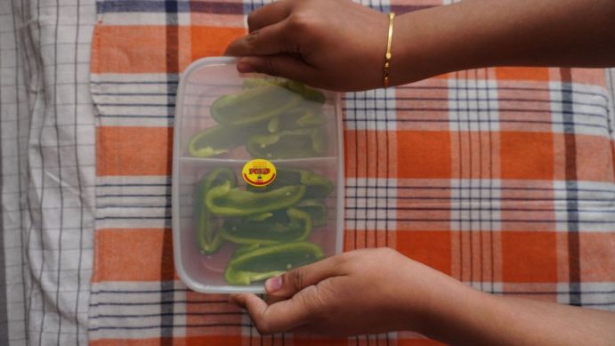 Storing cut bell peppers